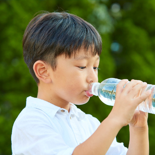 micro-plastiques dans les bouteilles d'eau
